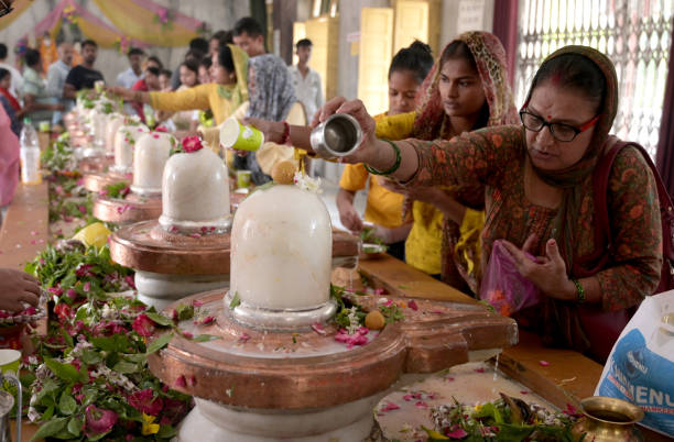 भारत में महाशिवरात्रि कैसे मनाई जाती है: पूजा विधि, परंपराएं और आध्यात्मिक महत्व